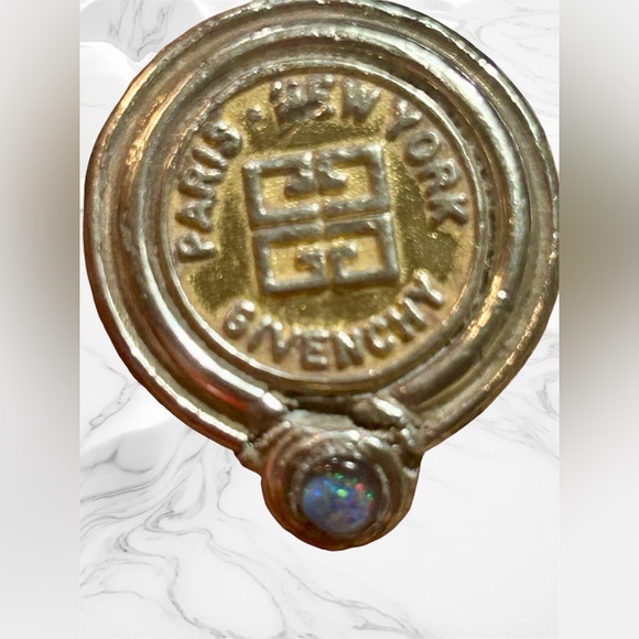 GIVENCHY  Paris New York Vintage 80s Coin Medallion earrings - Picture 3 of 8